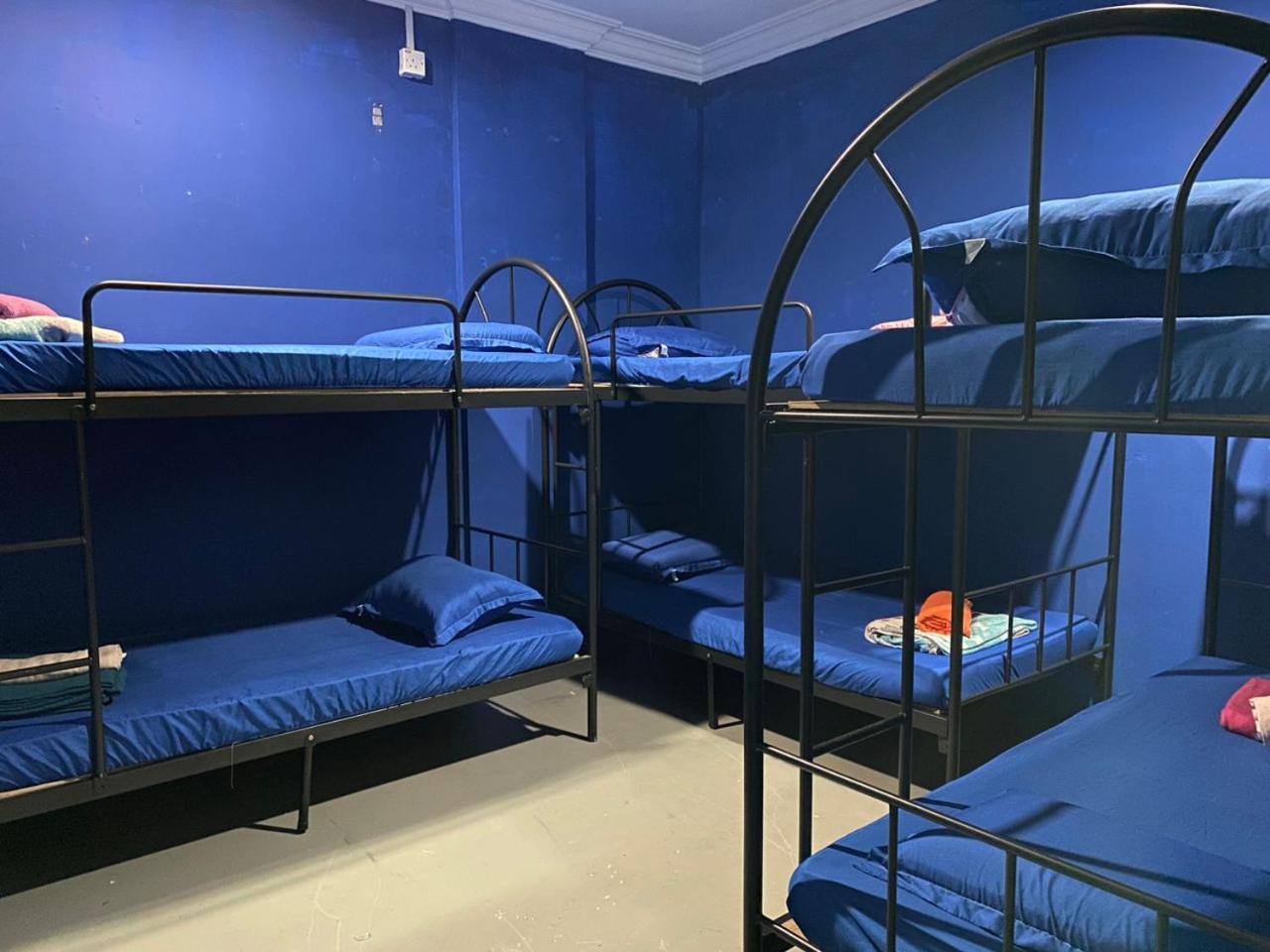 Capsule Inn Kota Kinabalu Ngoại thất bức ảnh